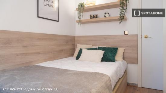 Habitación moderna con escritorio en el apartamento compartido, Chamberi - MADRID