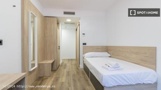 Se alquila habitación en residencia en Fuencarral-El Pardo, Madrid - MADRID