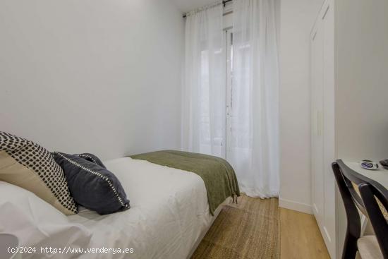  Se alquila habitación en piso compartido en Madrid - MADRID 
