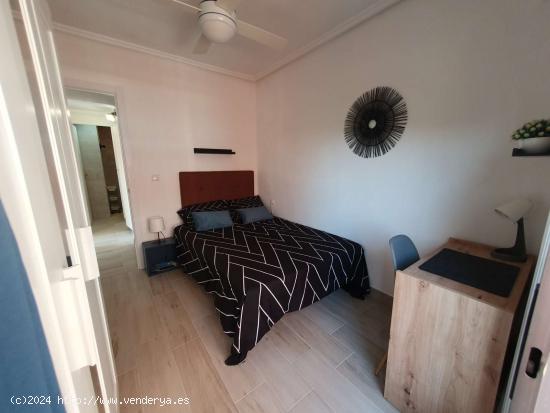  Alquiler de habitaciones en apartamento de 5 habitaciones en Poblados Marítimos - VALENCIA 