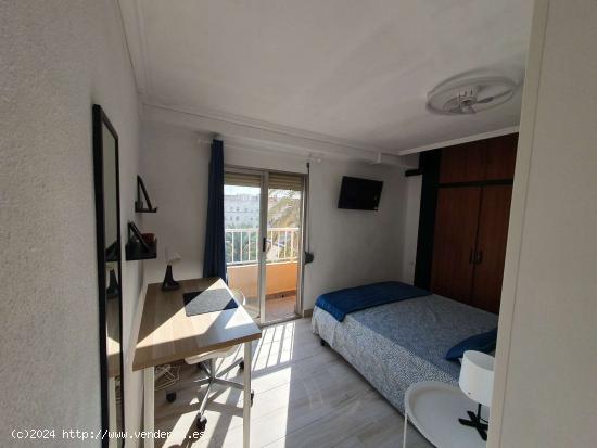  Alquiler de habitaciones en apartamento de 5 habitaciones en Poblados Marítimos - VALENCIA 