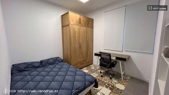  Alquiler de habitaciones en piso de 4 habitaciones en L'Hospitalet De Llobregat - BARCELONA 