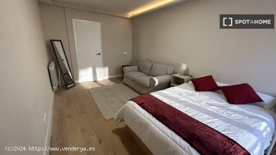 Alquiler de habitaciones en apartamento de 6 dormitorios en Centro - MADRID