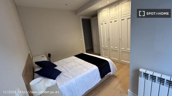 Alquiler de habitaciones en apartamento de 6 dormitorios en Centro - MADRID