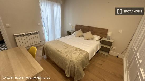 Alquiler de habitaciones en apartamento de 6 dormitorios en Centro - MADRID