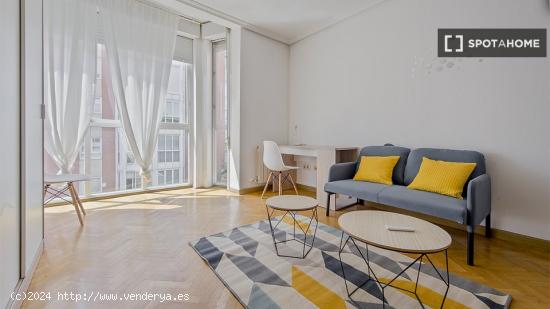 Alquiler de habitaciones en apartamento de 4 dormitorios en Atocha - MADRID