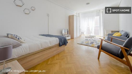 Alquiler de habitaciones en apartamento de 4 dormitorios en Atocha - MADRID