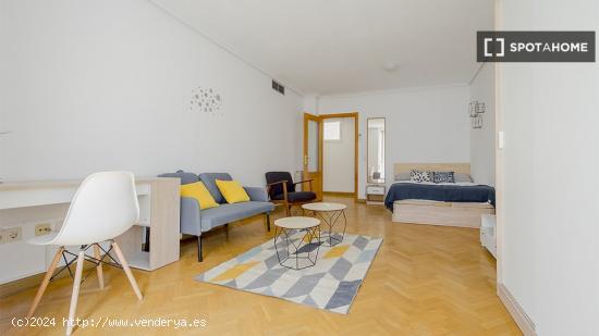 Alquiler de habitaciones en apartamento de 4 dormitorios en Atocha - MADRID