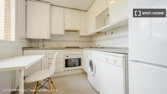 Alquiler de habitaciones en apartamento de 4 dormitorios en Atocha - MADRID