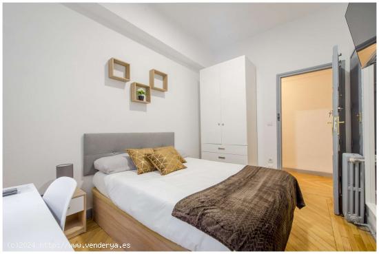  Alquiler de habitaciones en piso de 7 habitaciones en Goya - MADRID 
