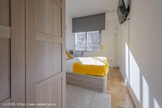  Se alquilan habitaciones en piso de 9 habitaciones en Tetuán - MADRID 