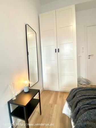  Alquiler de habitaciones en piso de 5 dormitorios en Goya - MADRID 