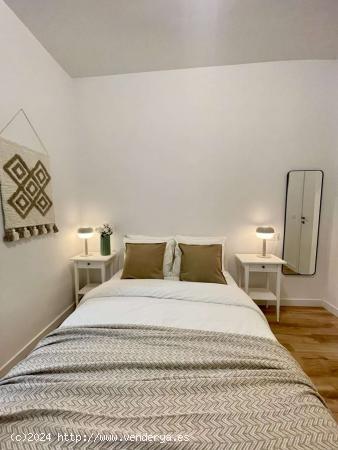  Alquiler de habitaciones en piso de 5 dormitorios en Goya - MADRID 