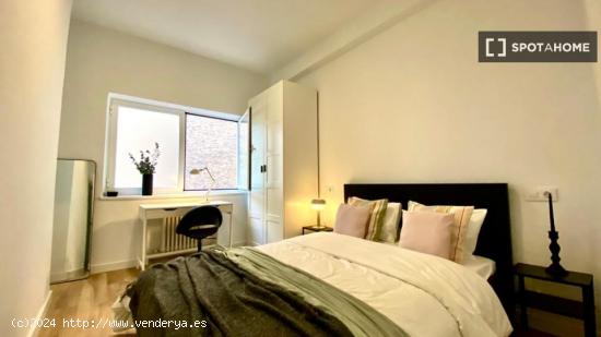 Alquiler de habitaciones en piso de 5 dormitorios en Goya - MADRID