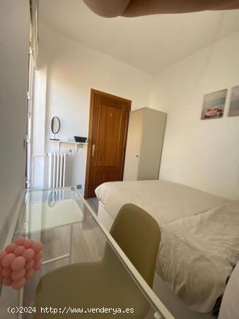  Alquiler de habitaciones en piso de 4 habitaciones en Castellana - MADRID 