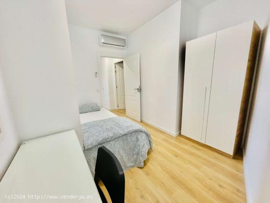  Se alquilan habitaciones en un apartamento de 4 dormitorios en L'Eixample - BARCELONA 