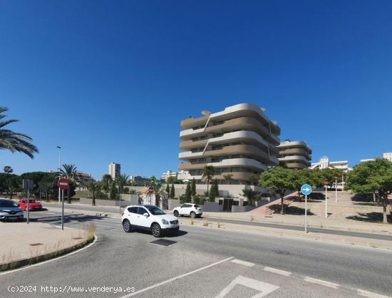 Apartamentos de lujo con 2 dormitorios, 2 baños, piscina comun, gimnasio y garaje en Los Arenales -