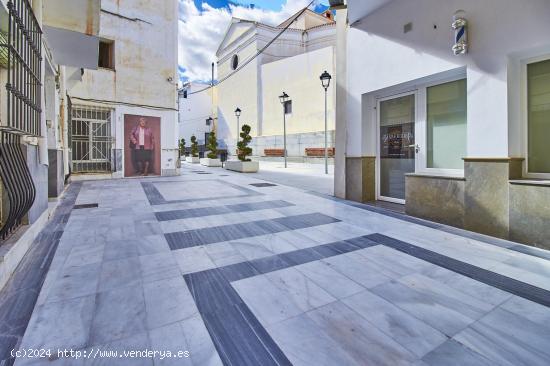 Se vende casa con estilo vintage - ALMERIA