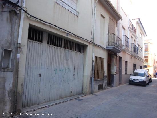 EN VENTA DOS CASAS EN ZONA CENTRO  CON MUCHO POTENCIAL - CASTELLON