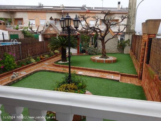 EXCELENTE CASA ADOSADA CON GARAJE Y JARDIN EN ZONA CARIÑENA - CASTELLON