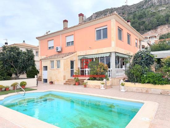 Chalet con piscina en Urbanización Bona Vista - VALENCIA