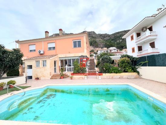 Chalet con piscina en Urbanización Bona Vista - VALENCIA