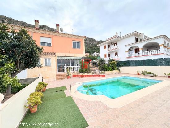 Chalet con piscina en Urbanización Bona Vista - VALENCIA