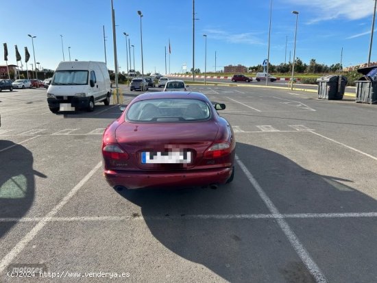 Jaguar XK8 COUPE de 1997 con 217.000 Km por 15.000 EUR. en Almeria