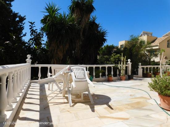 MARAVILLOSA VILLA ORIENTADA AL SUR EN BENALMADENA.4D UNO EN SUITE/CRISTALES BLINDADOS - MALAGA