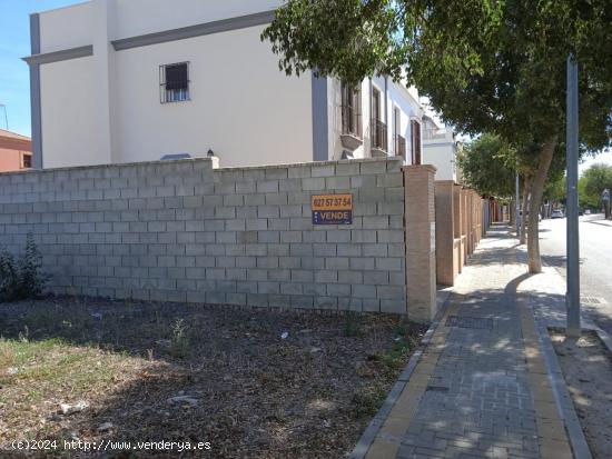 PARCELA EN URBANIZACIÓN SAN GINÉS. - SEVILLA