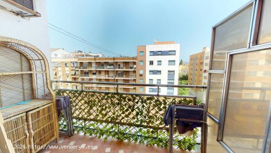 En Avenida de las Ollerías, inmueble de 4 dormitorios con gran terraza. - CORDOBA