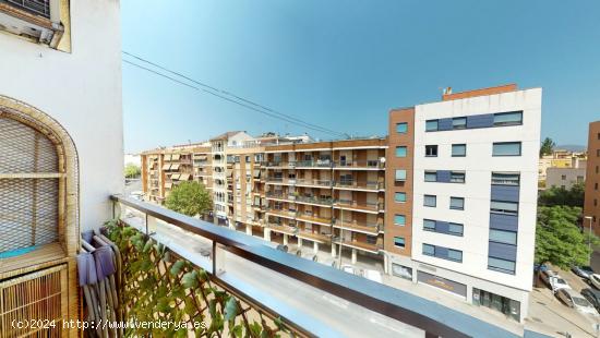 En Avenida de las Ollerías, inmueble de 4 dormitorios con gran terraza. - CORDOBA