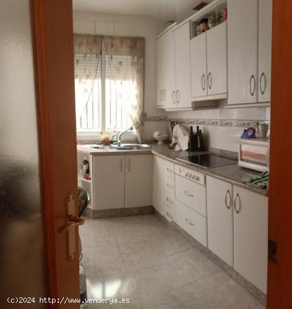 OPORTUNIDAD. PISO DE TRES HABITACIONES Y GARAJE EN OLULA DEL RÍO, ALMERÍA. - ALMERIA