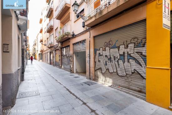 LOCAL COMERCIAL EN CALLE CRUZ JUNTO PUENTEZUELAS - GRANADA