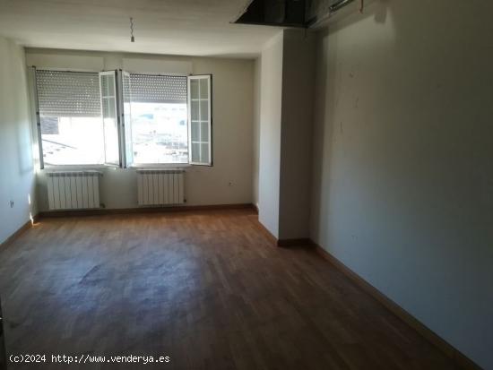 Piso en venta en Av Islas Baleares , Ponferrada, León - LEON