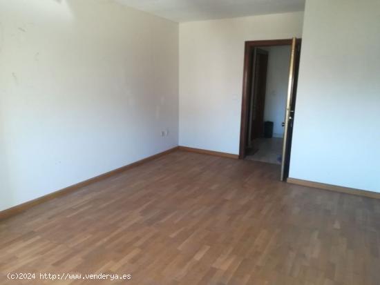 Piso en venta en Av Islas Baleares , Ponferrada, León - LEON