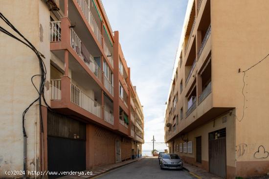 ESTUPENDO ATICO JUNTO AL MAR CON TERRAZA FANTASTICA - GRANADA