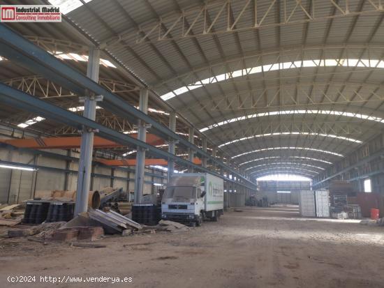 SE VENDE NAVE INDUSTRIAL CON CAMPA EN SESEÑA. - TOLEDO