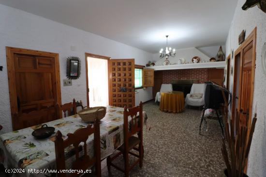 Casa con terreno en Tabernas - ALMERIA