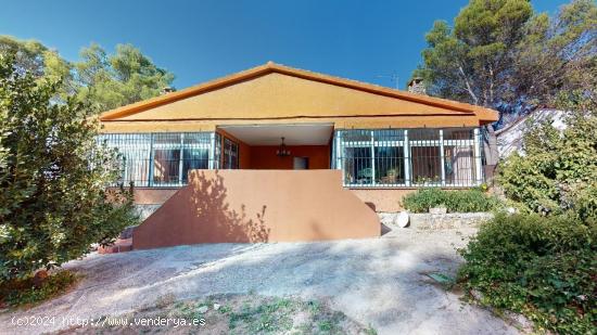 Chalet reformado para entrar a vivir en una sola planta con parcela llana - GUADALAJARA