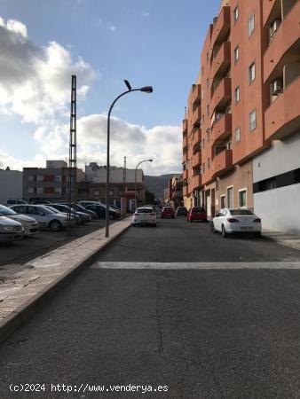 LOCAL COMERCIAL EN EL CORAZÓN DE LA GANGOSA - ALMERIA