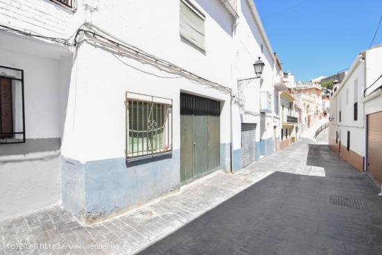 Garaje con almacén en el centro del pueblo. A precio de risa - GRANADA