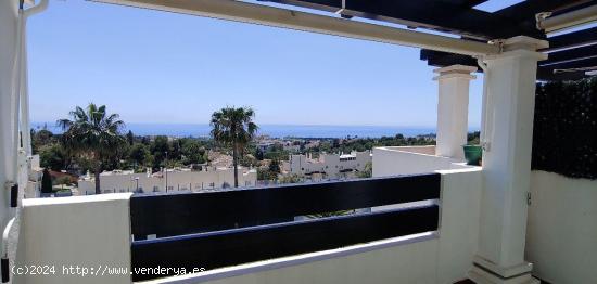 Fantástico ático con vistas abiertas panorámicas a la venta en Marbella. - MALAGA