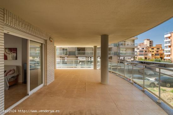 APARTAMENTO CON DOS DORMITORIOS Y MAGNÍFICA TERRAZA EN SEGUNDA LÍNEA DE PLAYA - CASTELLON