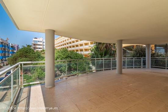 APARTAMENTO CON DOS DORMITORIOS Y MAGNÍFICA TERRAZA EN SEGUNDA LÍNEA DE PLAYA - CASTELLON