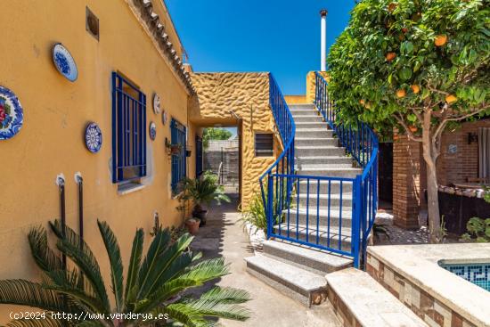 CHALET CON CINCO DORMITORIOS, AMPLIA TERRAZA Y PISCINA EN LA SERRATELLA - CASTELLON