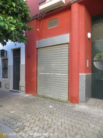 VENTA DE LOCAL DE DOS PLANTAS - SEVILLA