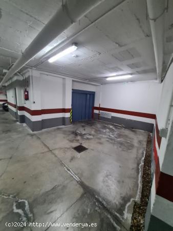 2 Plazas de garaje en la misma zona, en Calle Manuel Ramón Alarcon - SEVILLA