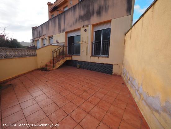 SE VENDE PISO CON PATIO EN SANT MARTI SARROCA - BARCELONA