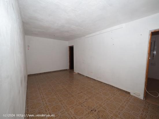  SE VENDE PISO CON TERRAZA EN ZONA LA MAURINA DE TERRASSA - BARCELONA 